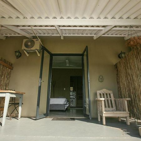 Shark And Shoal Guest House Umkomaas Exterior foto